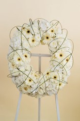 Glorious Wreath Sentiments in White
